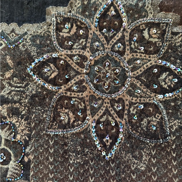 Saldarini 1882 Como Italy Beautifully Patterned Beaded Scarf - Picture 3 of 5